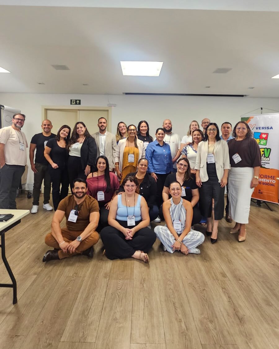 A Prefeitura de Além Paraíba, através da Secretaria Municipal de Assistência Social, marcou presença, nos dias 16 e 17 de abril, em Belo Horizonte (MG), na capacitação “Serviço de Convivência e Fortalecimento de Vínculos na Prática”. Representaram o município a secretária municipal de Assistência Social, Mônica Goldstein, e a coordenadora da Proteção Social Básica, Maria Laura Duarte.
O encontro reuniu representantes de diversos municípios com o objetivo de qualificar e aprimorar a execução do serviço, considerado estratégico para o fortalecimento de vínculos familiares e comunitários. A iniciativa buscou promover a troca de experiências e o aperfeiçoamento das práticas desenvolvidas na área da assistência social.
A participação na capacitação reforça o compromisso da Administração Municipal com a qualificação contínua da assistência social, buscando aprimorar os serviços e assegurar a efetividade das ações de proteção social básica em Além Paraíba.