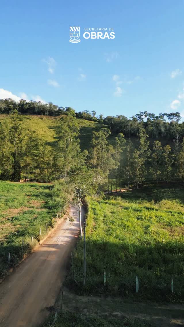A Prefeitura de Além Paraíba segue avançando com os serviços de manutenção das estradas rurais do município.

Desta vez, o trabalho está sendo realizado na região de Angustura, garantindo melhores condições de tráfego, mais segurança e apoio à população que depende diariamente dessas vias para deslocamento, produção e acesso aos serviços.

A ação faz parte de um eixo de manutenção que contempla 440 km de estradas rurais em todo o município. Atualmente, 60% dessas estradas já estão com a manutenção em dia.

Seguimos trabalhando para melhorar a infraestrutura rural e fortalecer o cuidado com todas as comunidades.