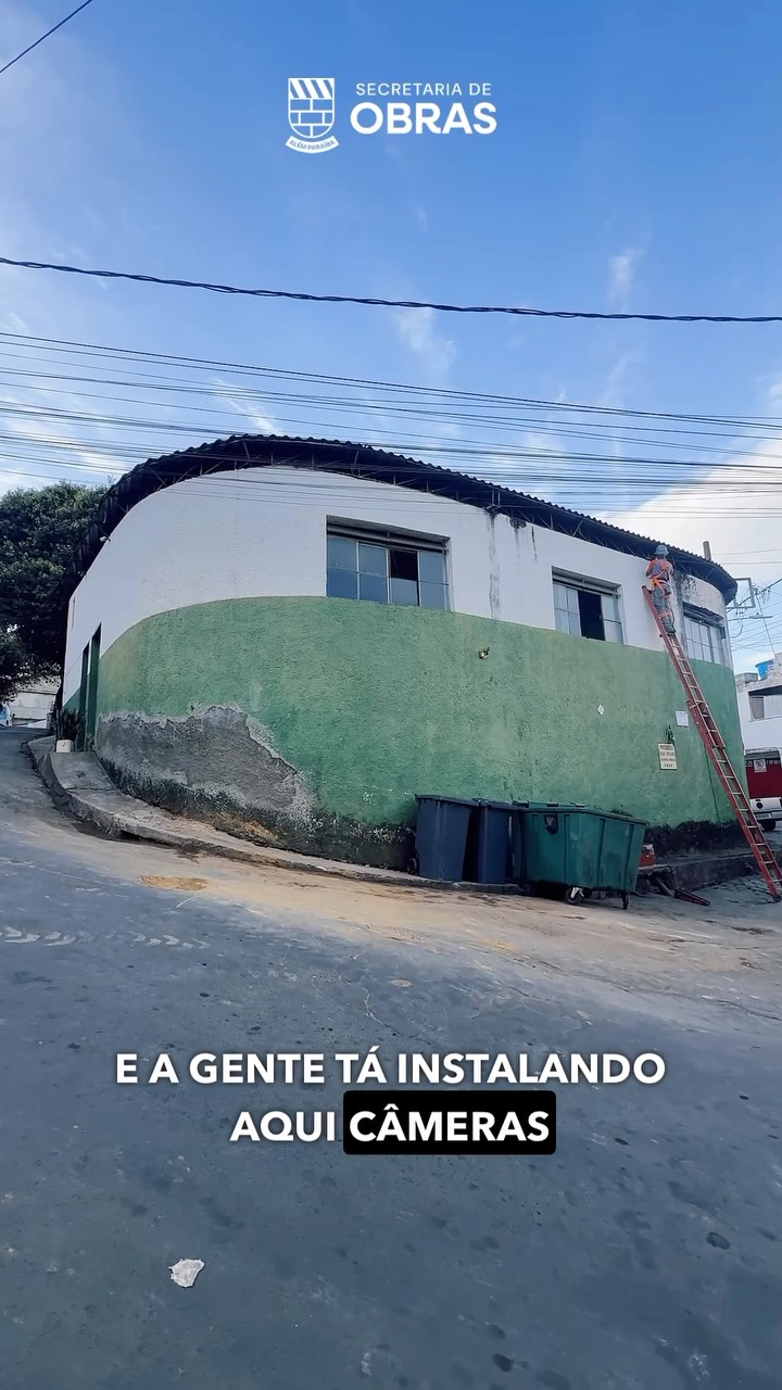 A Prefeitura Municipal de Além Paraíba está instalando câmeras de segurança em diversos pontos do município com o objetivo de identificar e coibir o descarte irregular de lixo e materiais em vias públicas.

A prática, embora já seja regulamentada por lei, ainda é recorrente em diversas ruas da cidade, prejudicando a limpeza urbana e o bem-estar de toda a população.

A ação será estendida a diversos bairros do município, reforçando o compromisso da Prefeitura em manter as ruas limpas e garantir um ambiente urbano mais saudável para todos.

📌 O descarte irregular de resíduos é uma infração prevista em lei e está sujeito a penalidades.

Contamos com a colaboração de todos para preservarmos juntos a nossa cidade.