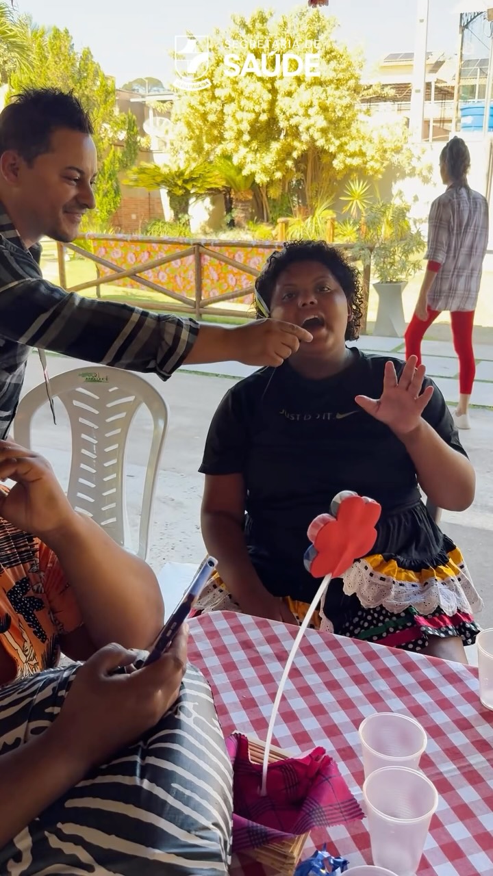 ARRAIÁ DO CAPS FOI UM SUCESSO!

Aconteceu ontem o Arraiá do CAPS, uma tarde repleta de alegria, música e confraternização.

O evento reuniu usuários e equipe do CAPS (Centro de Atenção Psicossocial) em um momento especial de acolhimento, integração e cuidado, reforçando a importância de espaços que promovem saúde mental por meio do afeto e da convivência.

Confira como foi essa festa tão especial! 💙