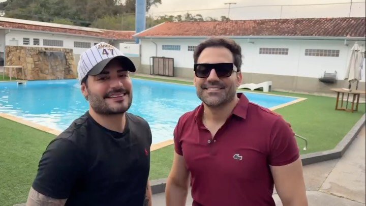 A dupla sertaneja @guilhermeebenuto mandou um recadinho especial convidando toda a galera para uma noite inesquecível na FEXPO 2026!

📅 Dia 09 de agosto

O show promete colocar Além Paraíba inteira pra cantar! Prepare a voz, chame os amigos e venha viver essa noite ao som do melhor do sertanejo. 🔥🎶