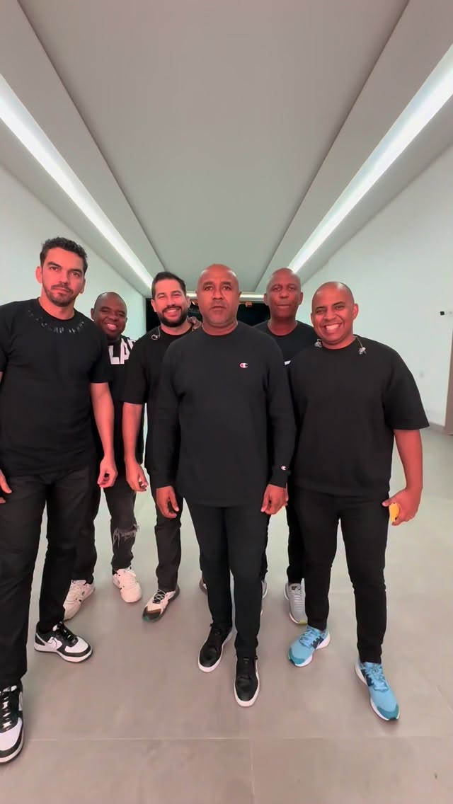 O grupo @chegamaispracristo e o cantor @adrianogospelkidsoficial mandaram um recadinho especial convidando toda a população para uma noite de muita fé, animação e louvor na FEXPO 2026!

📅 Dia 05 de agosto (quarta-feira)

Prepare o coração e venha viver esse momento especial ao lado da sua família e amigos, em uma noite abençoada de adoração. 🙌