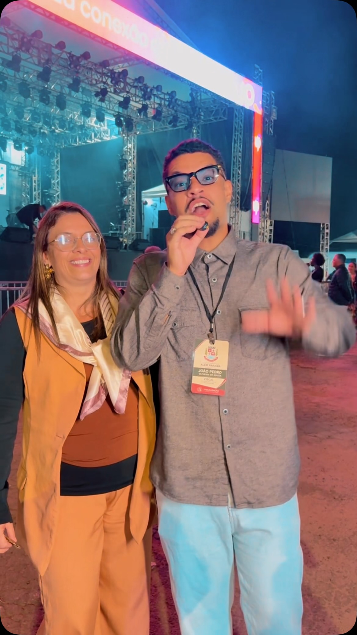 A expectativa já está lá em cima! 🎤✨

Antes do show, fomos conversar com o público para saber o que estão esperando dessa noite na FEXPO 2026. As respostas mostram que animação, música boa e vontade de aproveitar não vão faltar!

E você, qual é a sua expectativa para o show de hoje? Conta pra gente nos comentários.
