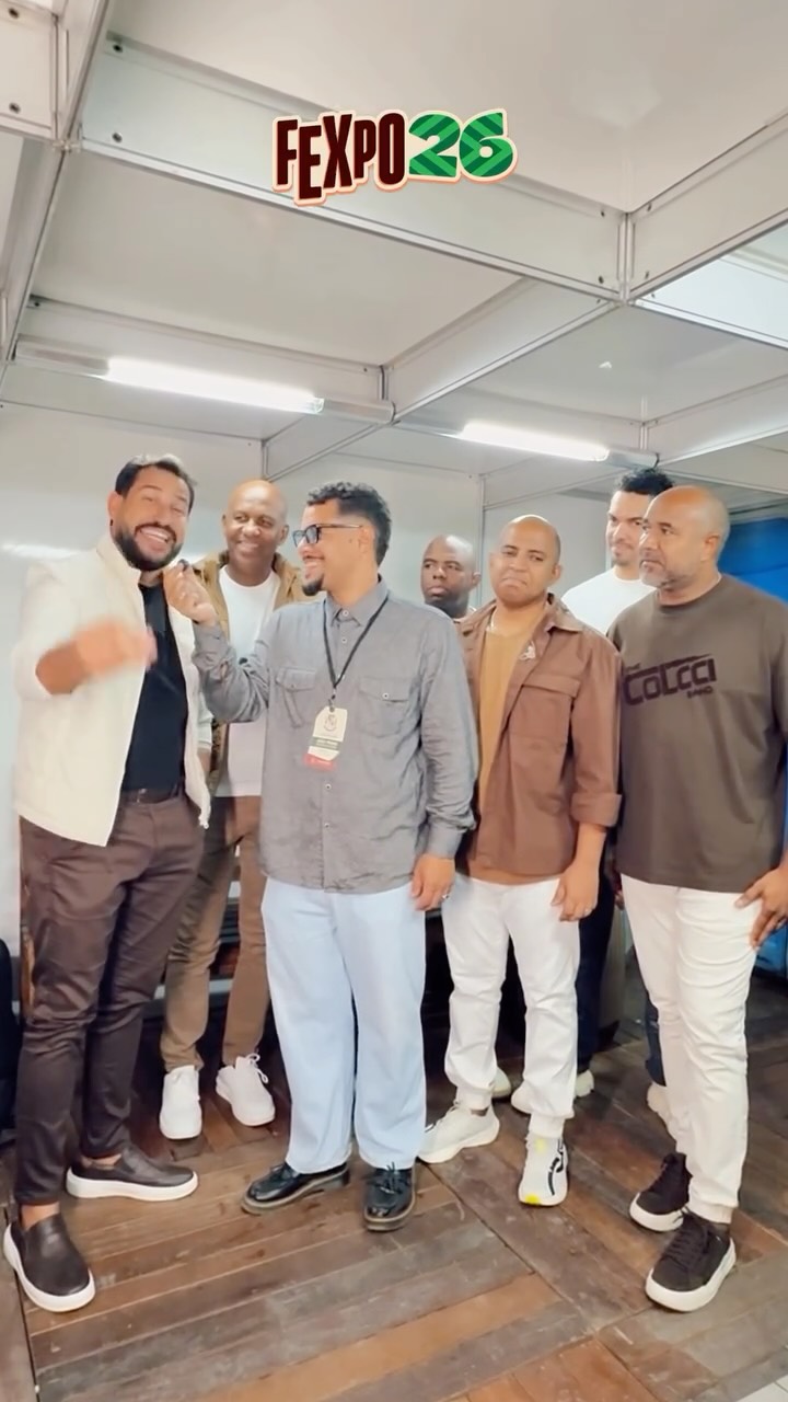 A FEXPO 2026 começa com muita música, fé e emoção! 🎤✨

Conversamos com os cantores que comandam o palco neste primeiro dia de festa para saber o que o público pode esperar da noite de abertura.

Dê o play, confira o recado dos artistas e venha viver com a gente o início de mais uma grande FEXPO! 🎡💚