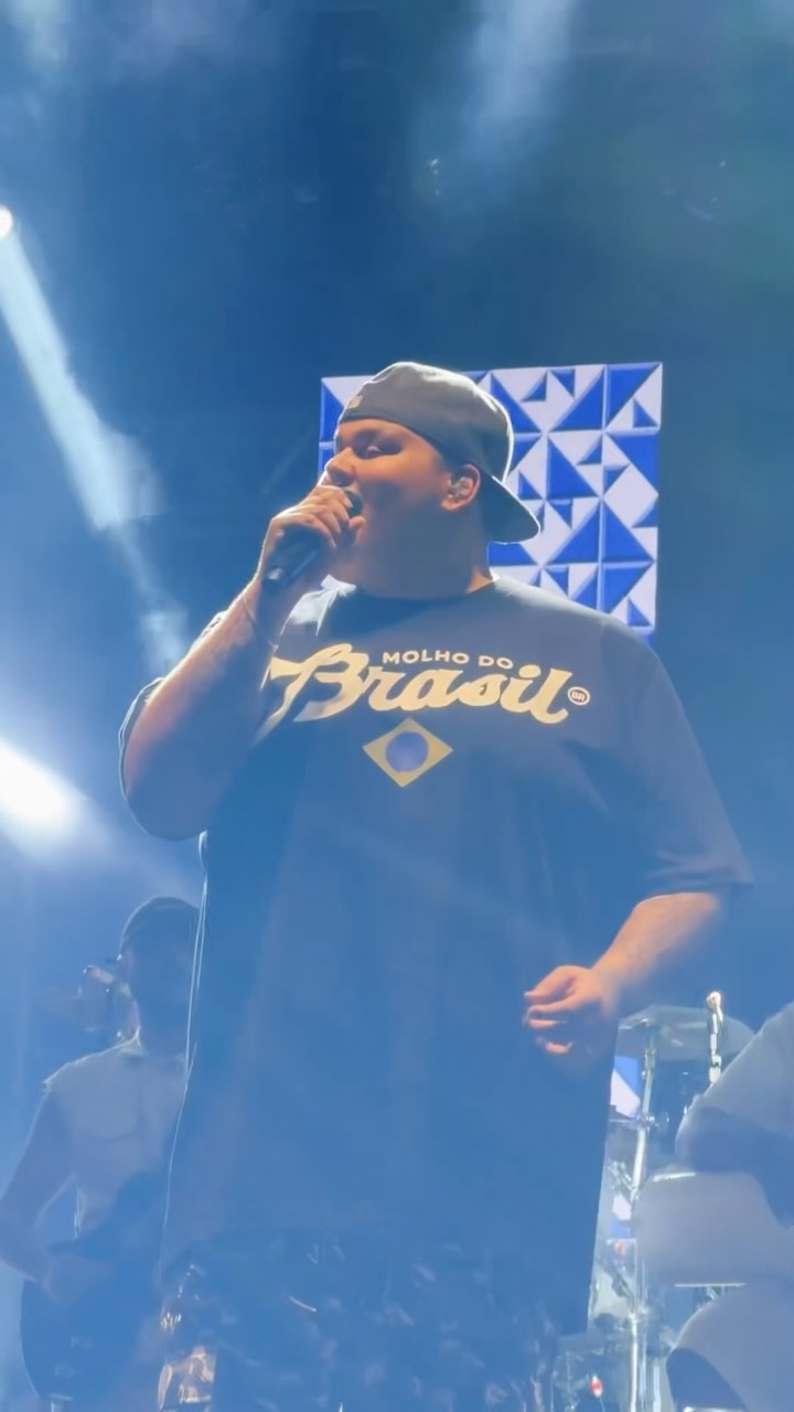 Que noite, meus amigos! 🥁🔥 
O @grupomenosemais lotou a cidade, contagiou todo mundo e deixou aquele gostinho de quero mais! 
Já com saudade dessa energia.

Marca aquele amigo que cantou junto do início ao fim!👇

#fexpo #menosemais #pagode