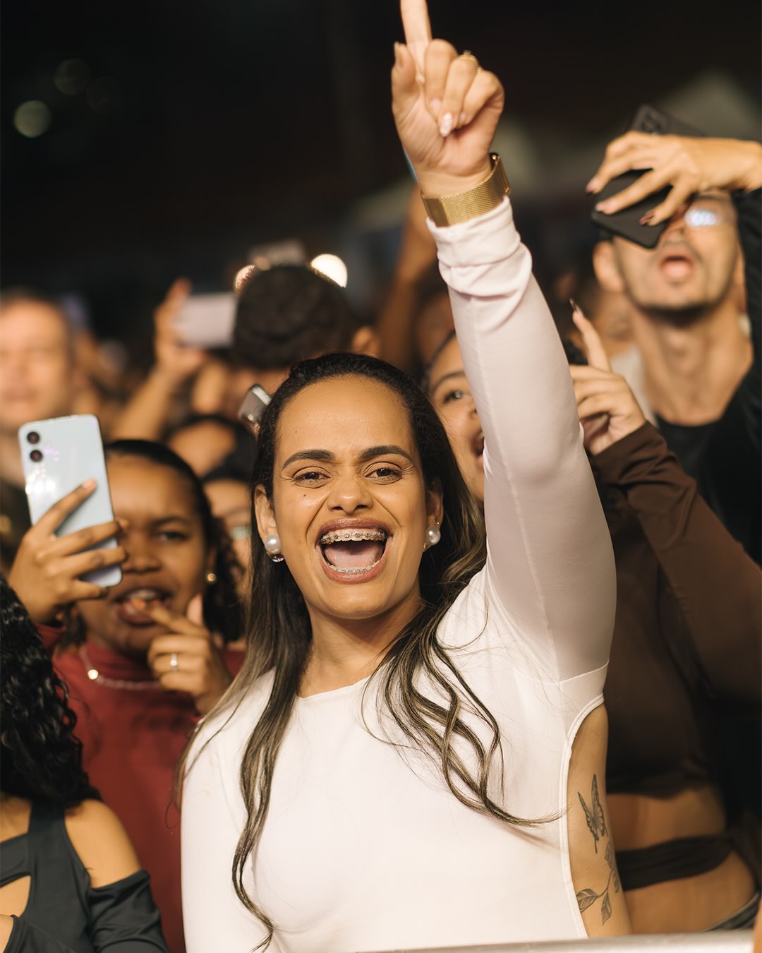 Ontem foi daquelas noites pra guardar na memória! 🔥

Na Rua do Meio, Exquema 4 e Jonathan DJ botaram todo mundo pra dançar. Já no Palco Principal, o Grupo Menos é Mais fez a festa com muito repertório e energia contagiante!

E claro, o maior show foi ver vocês curtindo cada momento com tanta alegria! Obrigado por fazerem dessa noite algo tão especial.