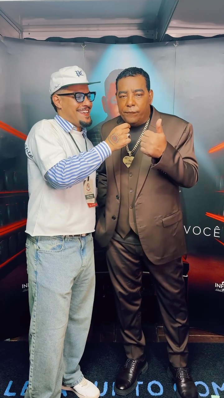 Fomos até o cantor do Raça Negra nos bastidores e ele deu o recado sobre o show de ontem.
Confiram!

#RaçaNegra #FEXPO