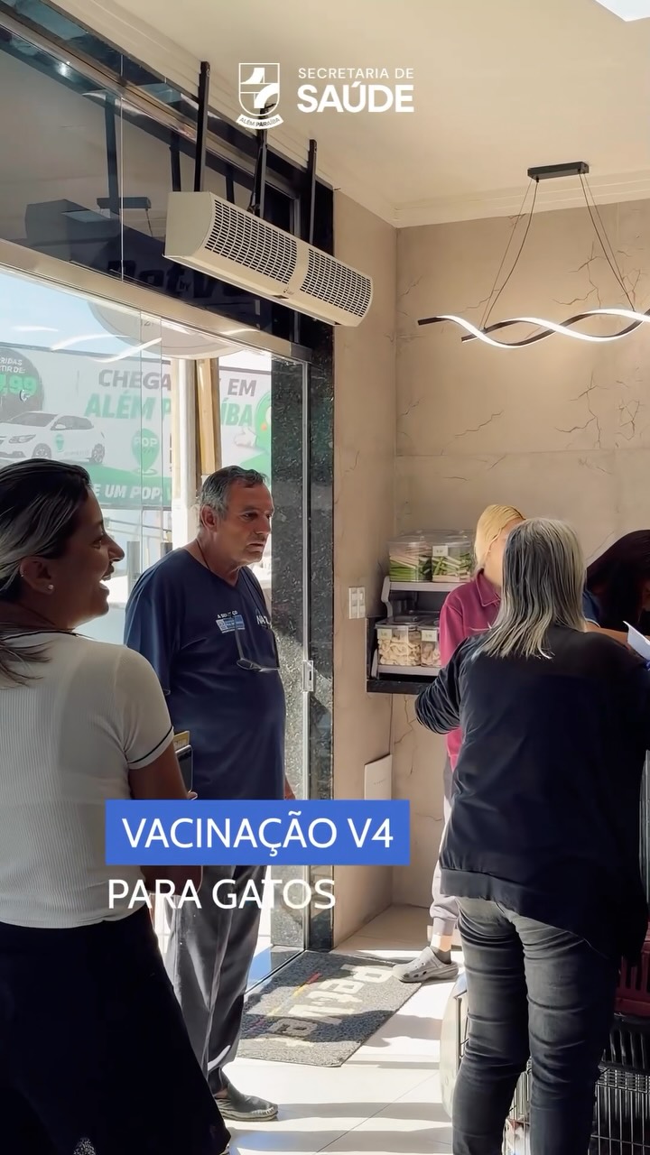 VACINAÇÃO V4 PARA GATOS — UM DIA DE CUIDADO E AMOR

Nesta quarta-feira, a Prefeitura de Além Paraíba, por meio da Secretaria de Saúde, realizou um dia especial de vacinação V4 gratuita para gatos, na Clínica Pet by Vet.

Foram muitos tutores que compareceram desde cedo, cada um movido pelo mesmo sentimento: o cuidado com quem não tem voz, mas enche nossos lares de companhia e afeto. Ver a dedicação de cada família em garantir a saúde de seus felinos reforça o quanto o vínculo entre humanos e animais fortalece nossa comunidade.

Ações como esta reafirmam o compromisso da Prefeitura com o bem-estar animal e com a saúde pública do nosso município. Confira, no vídeo, um pouco de como foi esse dia. 🎥

Nosso agradecimento a todos os tutores que participaram e confiaram nesse trabalho.

#saúdeanimal #alemparaiba #vacinaçãofelina #cuidareamar