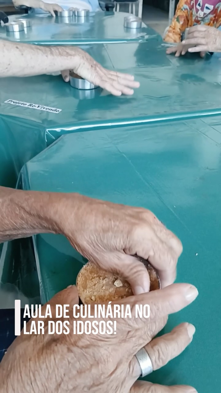 Uma tarde doce e cheia de carinho no Lar dos Idosos!

Nossas idosas colocaram a mão na massa para preparar uma deliciosa torta de limão, do preparo da massa até o toque final com chantilly e raspas de limão.

Mais do que uma receita, momentos como esse estimulam a coordenação motora, fortalecem vínculos e trazem alegria para o dia a dia de quem tanto merece cuidado e atenção. 💛

Vem ver como foi essa tarde especial! 

#alemparaiba #lardeidosos #assistenciasocial