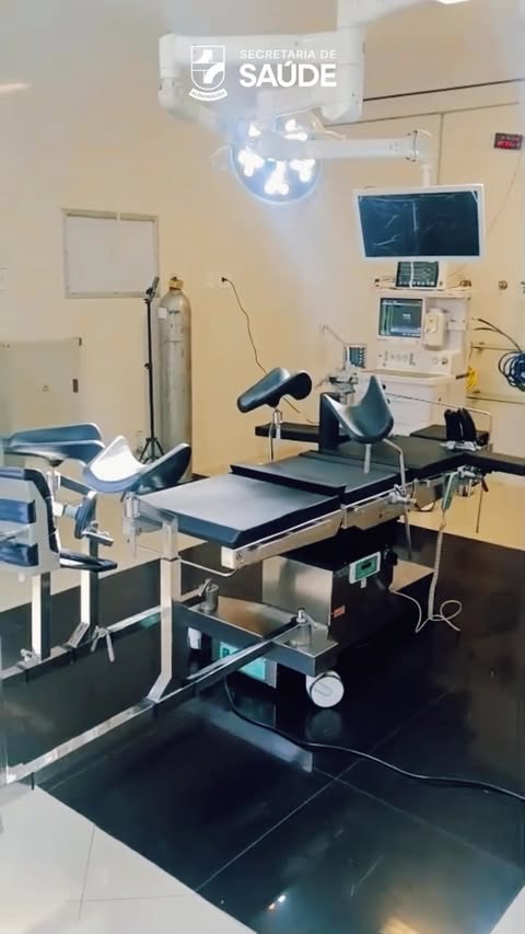 O Hospital São Salvador acaba de receber equipamentos novos e de última geração, que tornarão os processos hospitalares mais tecnológicos, seguros e ágeis.

Entre as novidades, destacam-se a chegada de um Raio X móvel de alta qualidade e de duas mesas cirúrgicas digitais com maior capacidade de peso, sendo uma delas equipada com kit ortopédico e foco cirúrgico com câmera de vídeo integrada.

Esses investimentos representam mais segurança e maior capacidade de atendimento para cirurgias de média complexidade, reforçando o compromisso com a qualidade do serviço prestado à população.
