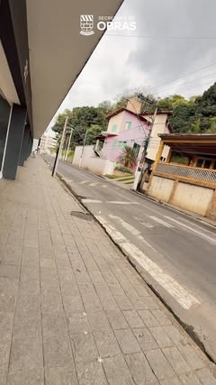 A Prefeitura Municipal de Além Paraíba, através da Secretaria de Serviços e Obras Públicas, informa o início da 2ª etapa do microrrevestimento asfáltico no município. A iniciativa dá continuidade ao trabalho realizado no ano passado, quando foram contemplados 4 km de vias.

Sabemos que as obras podem causar transtornos temporários à população, mas trata-se de uma intervenção que traz benefícios duradouros ao município, com melhores condições de tráfego, mais segurança e maior durabilidade do pavimento.

Pedimos a compreensão e a colaboração de todos, respeitando a sinalização e as orientações das equipes nos locais de trabalho.

Confira, no vídeo, todas as informações sobre esta etapa.